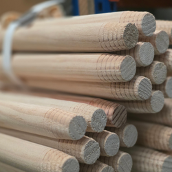 [4u] Cabos de madeira para vassoura ou escova 135 cm