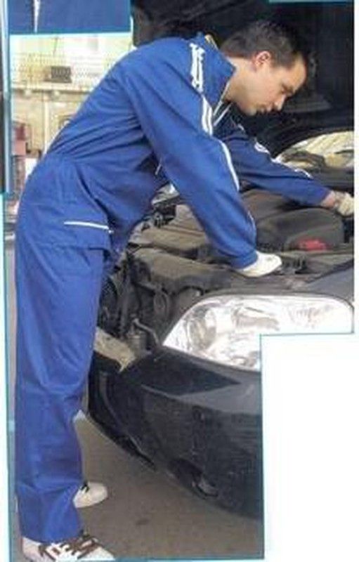 Granotes esportives de color blau amb ratlles blanques