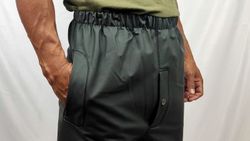 Pantalons impermeables de poliuretà